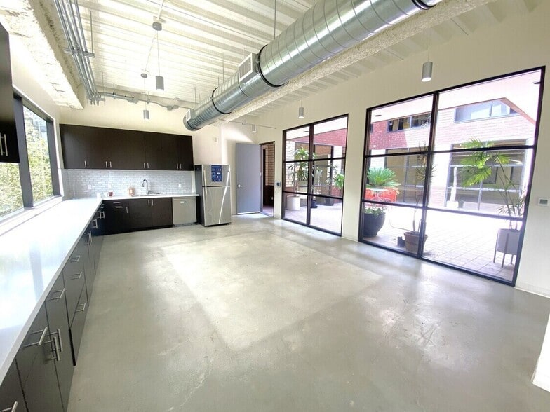 724 E 1st St, Los Angeles, CA for lease - Building Photo - Image 3 of 12