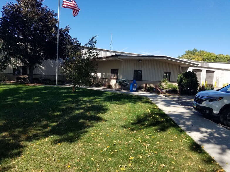 2208 Trott Ave SW, Willmar, MN for sale - Building Photo - Image 1 of 1