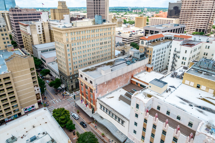 600 Navarro St, San Antonio, TX for lease - Aerial - Image 3 of 4