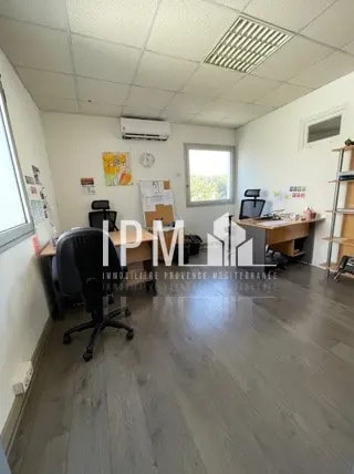 Office in Aubagne for lease Interior Photo- Image 1 of 6