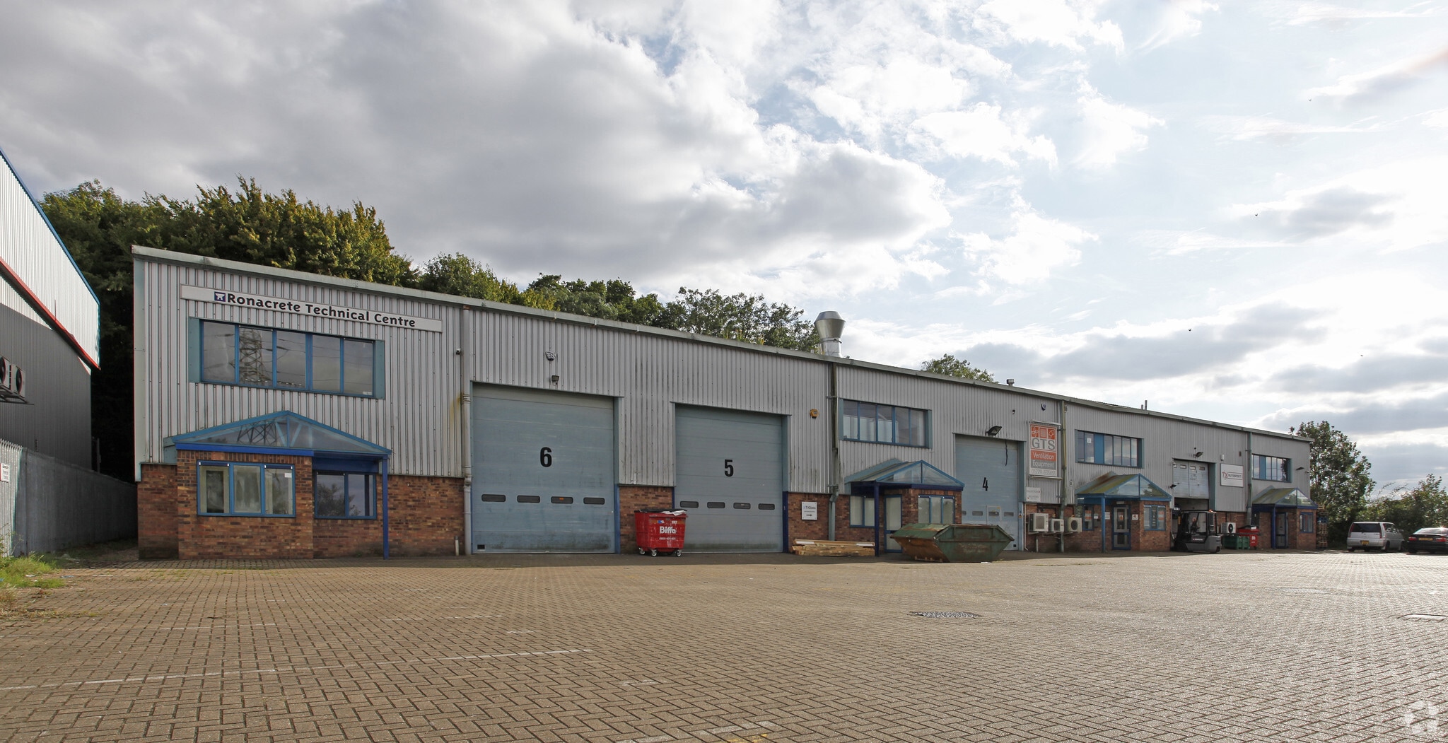 Flex Meadow, Harlow for sale Primary Photo- Image 1 of 1
