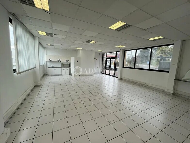 Office in Joinville-le-Pont for lease - Interior Photo - Image 3 of 5