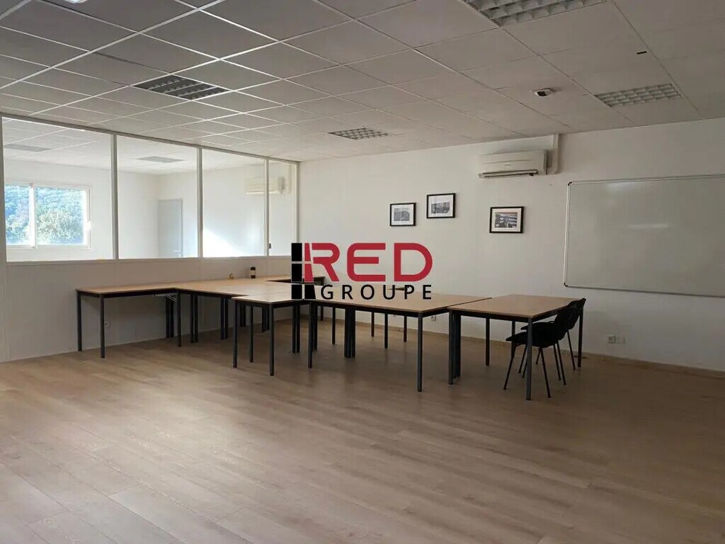 Location Bureaux 150 m² - Photo 1