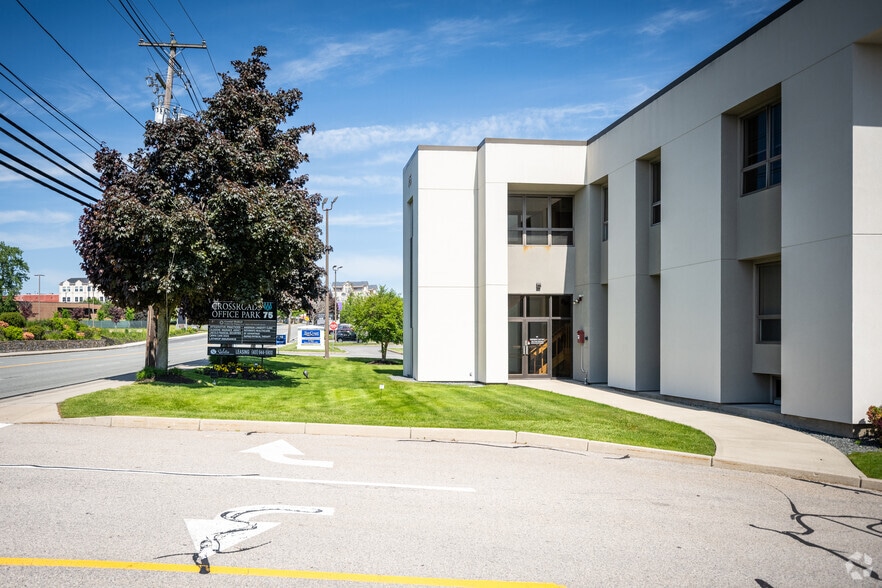 105 Sockanosset Cross Rd, Cranston, RI for lease - Building Photo - Image 2 of 11