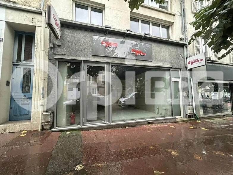 Retail in Limoges for lease - Building Photo - Image 3 of 6