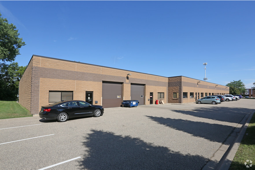 1301-1319 Larc Industrial Blvd, Burnsville, MN for lease - Building Photo - Image 2 of 8