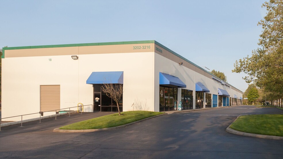 3600 Industry Dr E, Fife, WA for lease - Building Photo - Image 1 of 28