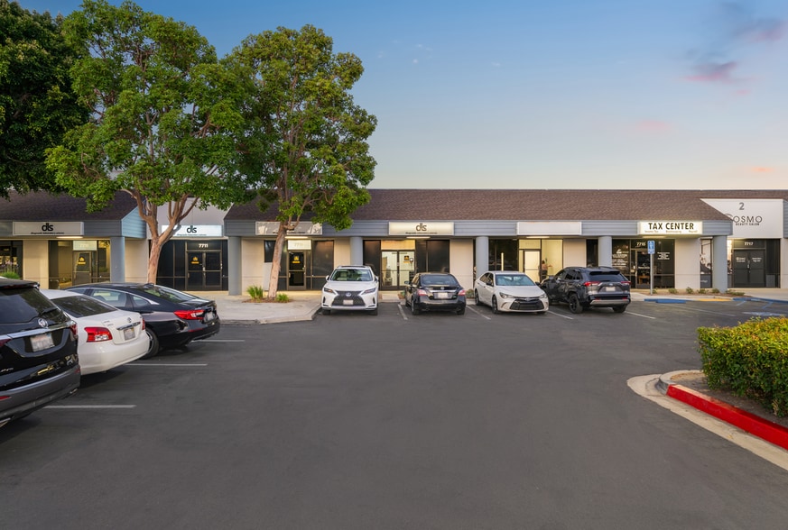7643-7667 Garden Grove Blvd, Garden Grove, CA for lease - Building Photo - Image 3 of 19