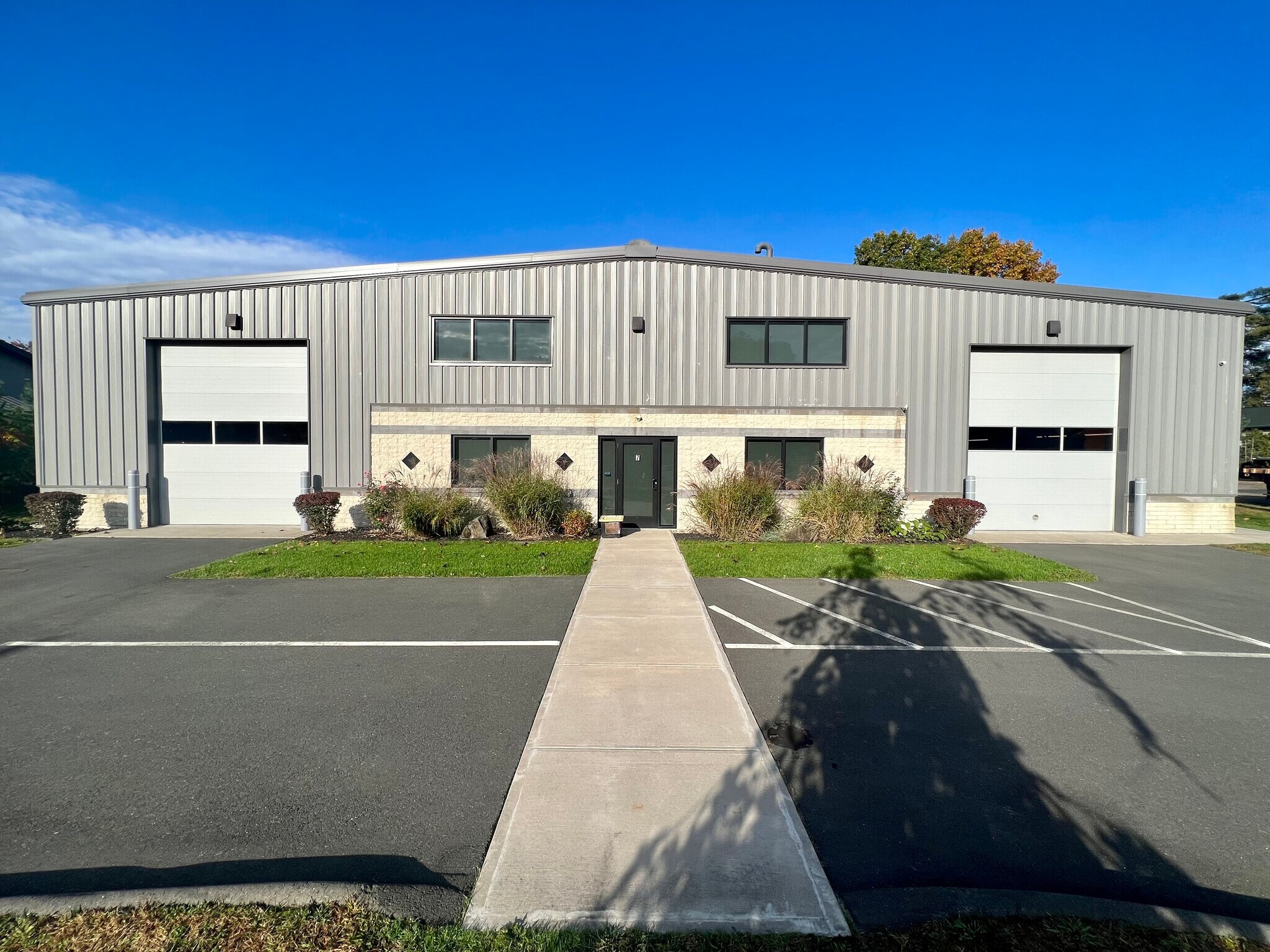 7 Northgate Dr, Windsor Locks, CT for sale Primary Photo- Image 1 of 1