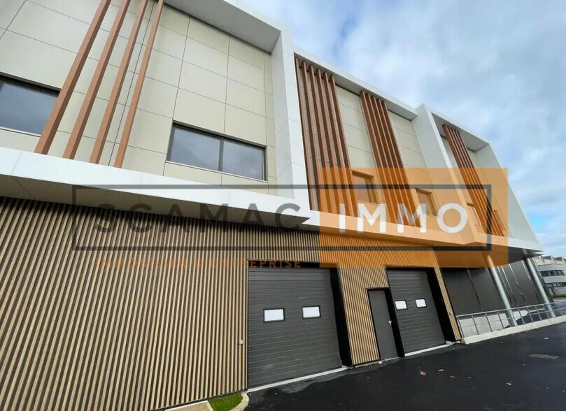 Office in Torcy for lease - Building Photo - Image 3 of 21