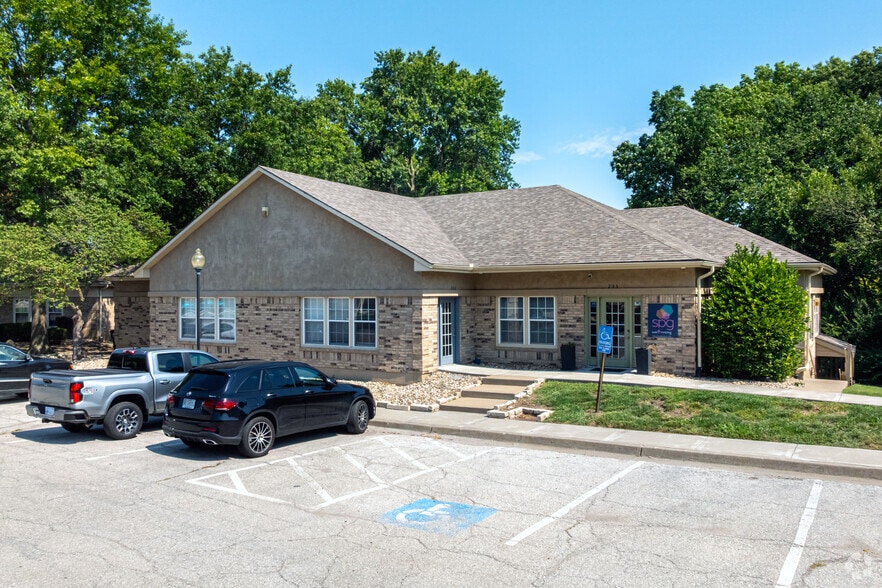 231-235 SW Noel St, Lee's Summit, MO for lease - Building Photo - Image 1 of 12