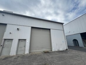 926 Kohou St, Honolulu, HI for lease Interior Photo- Image 1 of 1