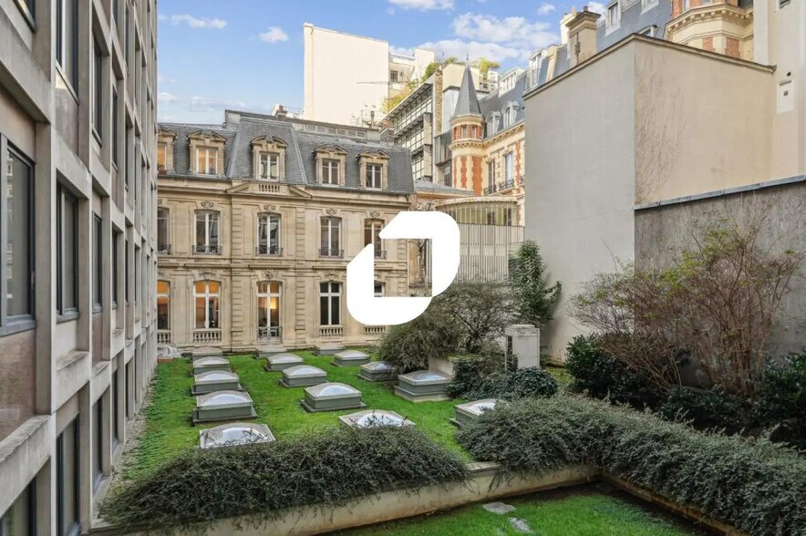 Office in Paris for lease - Building Photo - Image 1 of 10