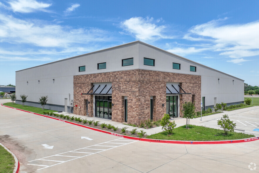 2751 Capital St, Wylie, TX for lease - Building Photo - Image 2 of 11