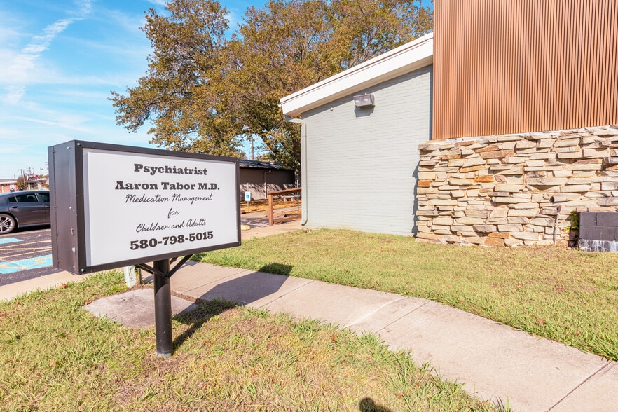 Medical Office portfolio of 2 properties for sale on LoopNet.com - Building Photo - Image 3 of 36