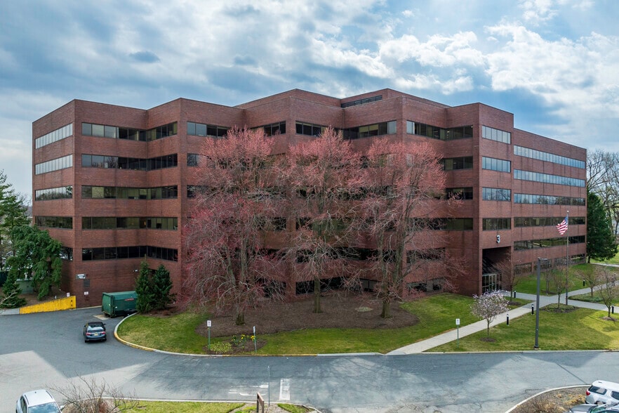 3 University Plaza Dr, Hackensack, NJ for sale - Primary Photo - Image 1 of 1