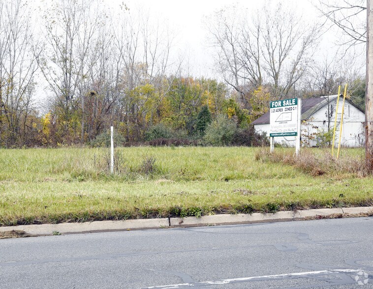 7083 Lewis Ave, Temperance, MI 48182