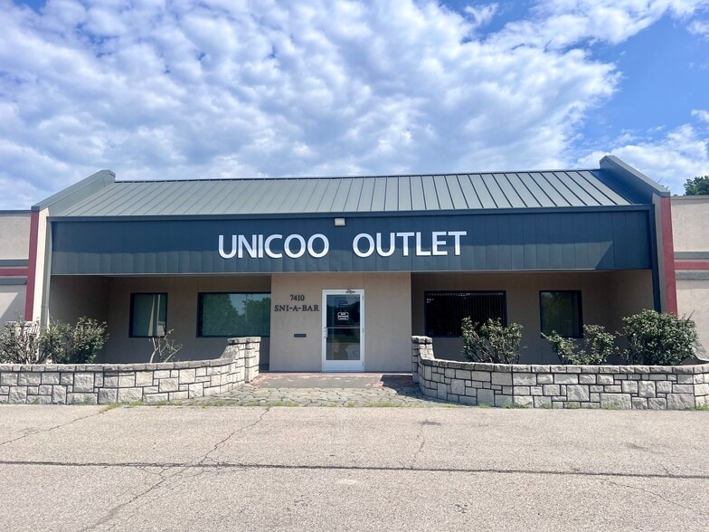 7410 Sni-A-Bar Rd, Kansas City, MO for sale - Building Photo - Image 3 of 42