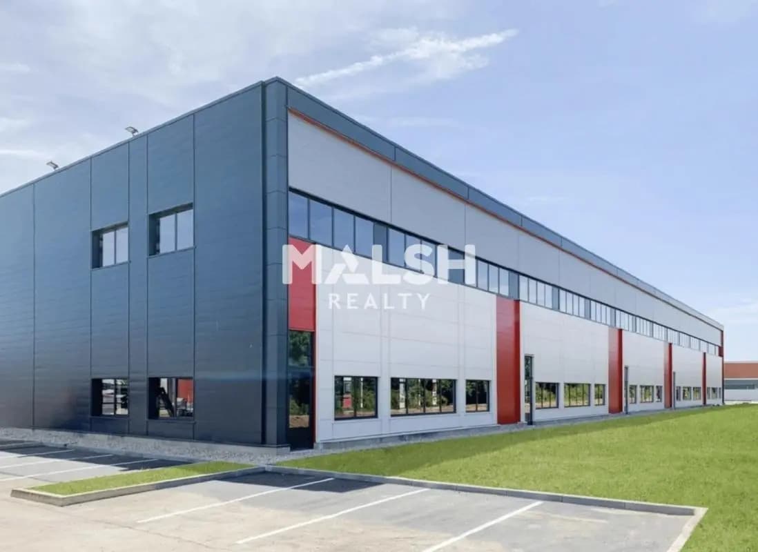 Office in Meyzieu for lease Building Photo- Image 1 of 7