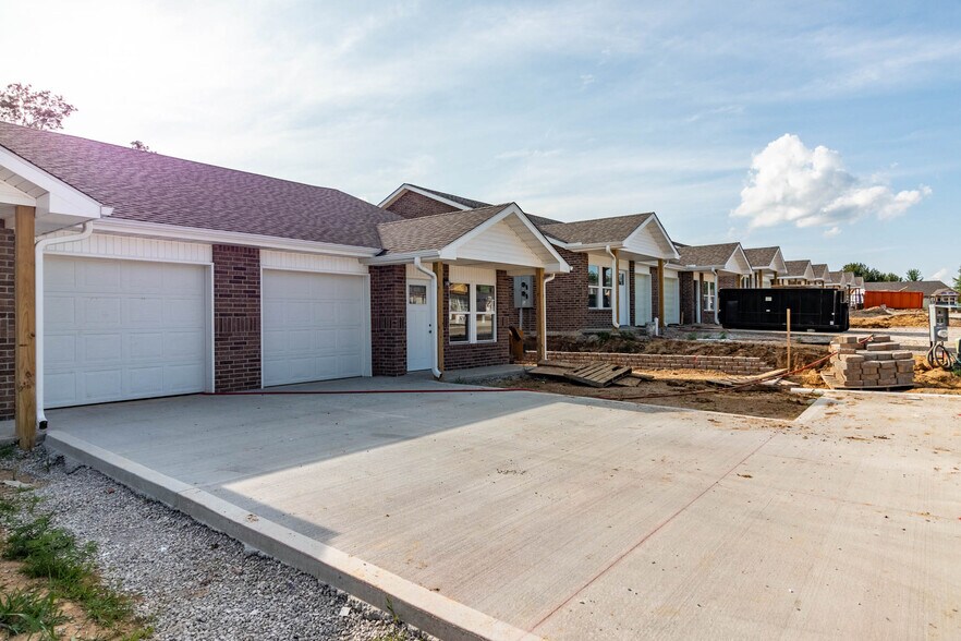 Weatherstone Villas 23 New Duplexes Warrensburg, MO for Sale