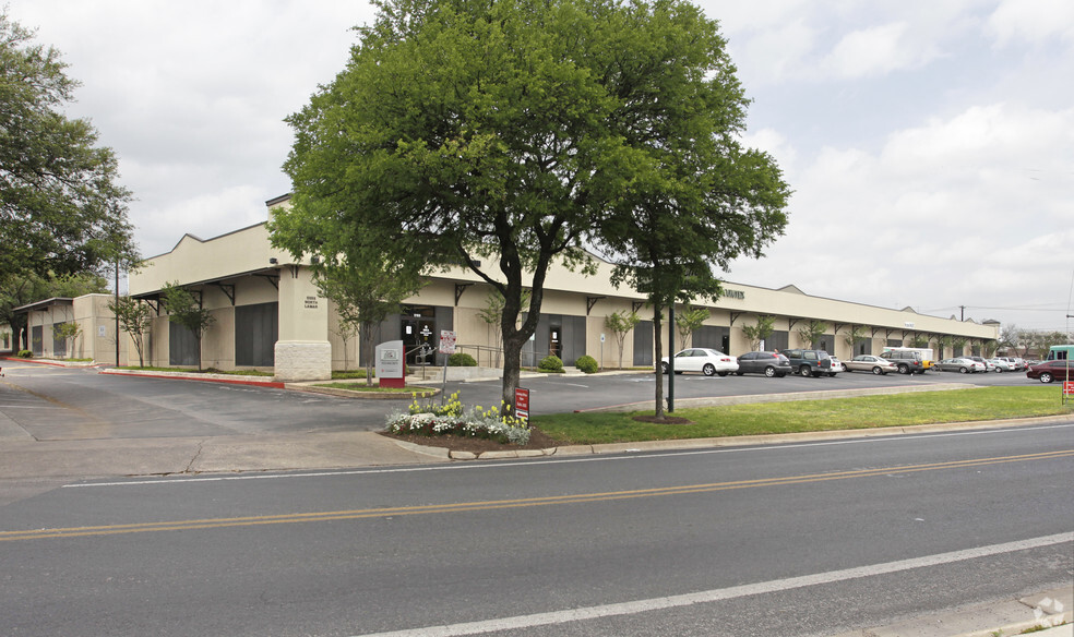 5555 N Lamar Blvd, Austin, TX for lease - Building Photo - Image 1 of 14