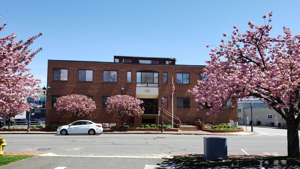 161 Cherry St, New Canaan, CT for lease - Building Photo - Image 1 of 26