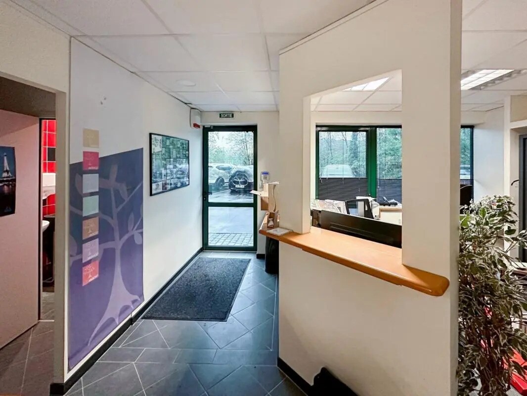 Office in Lissieu for lease Interior Photo- Image 1 of 7