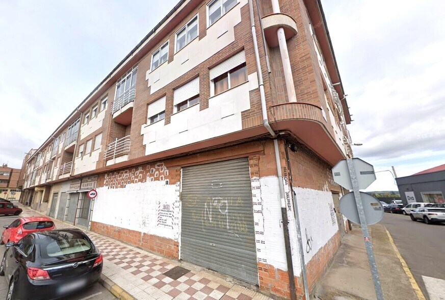 Calle Agustín Díez Alonso, Villaquilambre, León for sale - Building Photo - Image 3 of 6