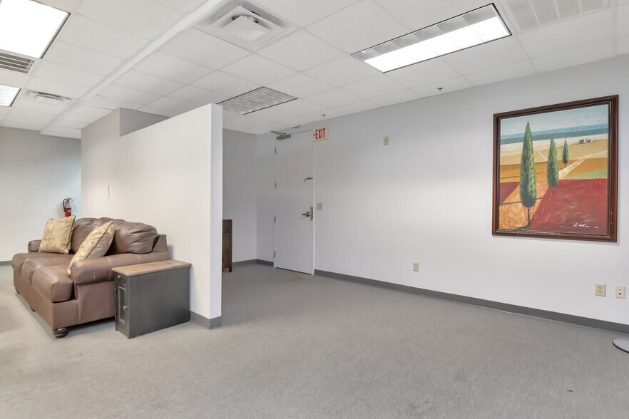 1208 E Kennedy Blvd Tampa FL - 1208 E Kennedy Blvd Tampa FL Building Photo 2 Large 