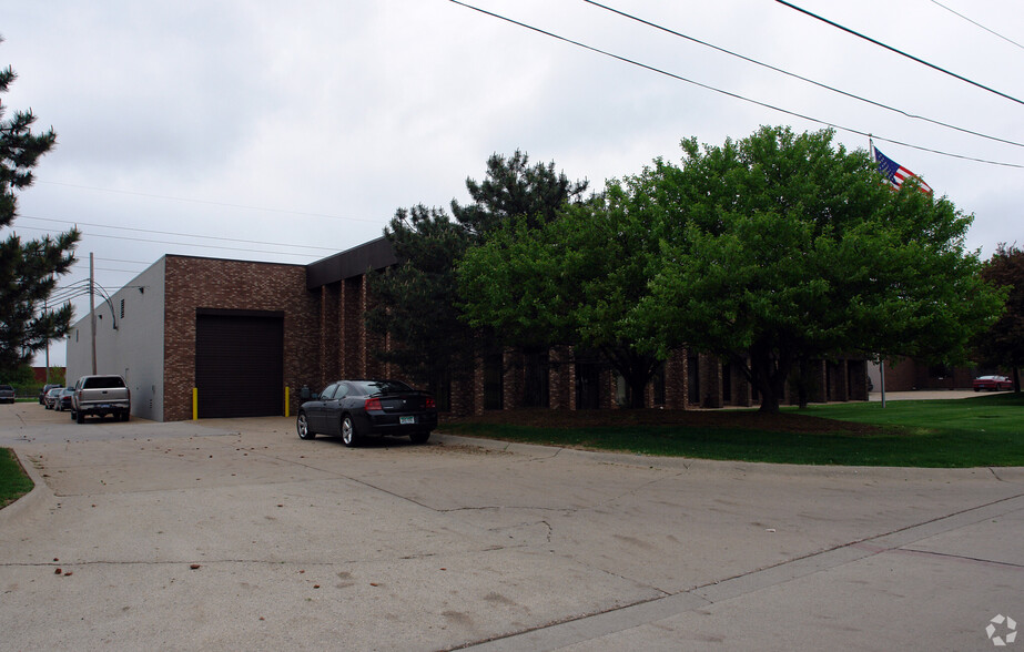 35320 Beattie Dr, Sterling Heights, MI for lease - Building Photo - Image 2 of 6