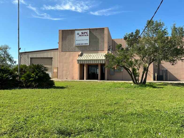 908 Cecilia St, Alice, TX for lease - Building Photo - Image 1 of 12