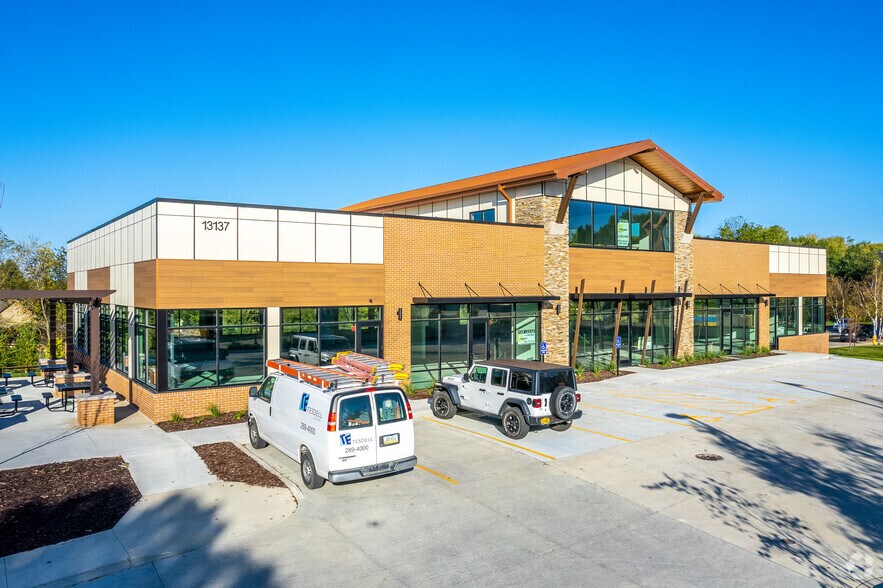 13137 University Ave, Clive, IA for sale - Primary Photo - Image 1 of 1