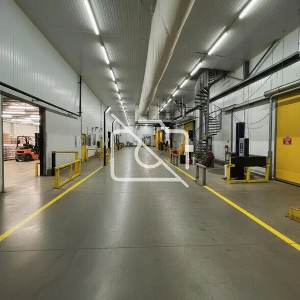 Industrial in Meaux for sale - Interior Photo - Image 3 of 3