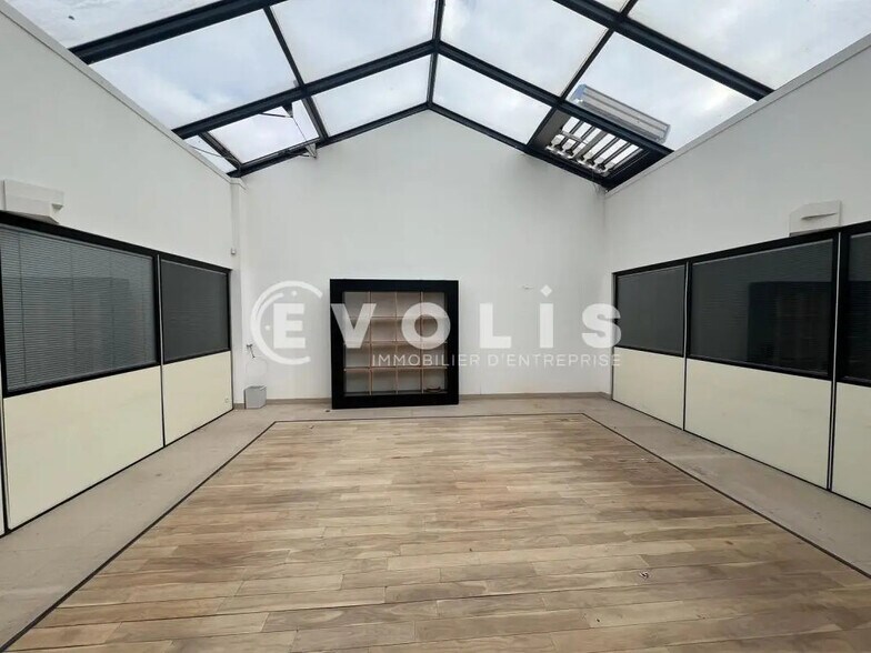 Flex in Villiers-sur-Marne for lease - Interior Photo - Image 3 of 14