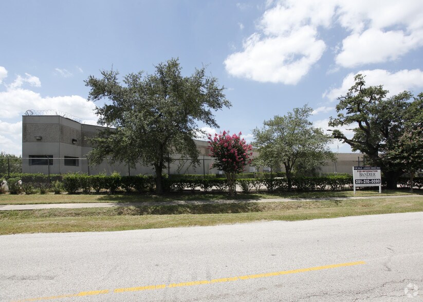 3232 Dixie Dr, Houston, TX for sale - Primary Photo - Image 1 of 1