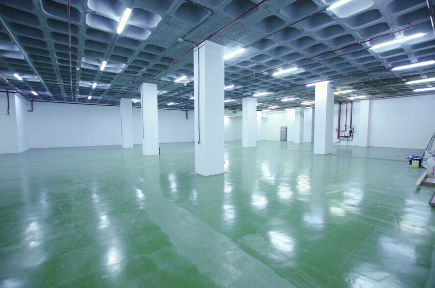 Calle Vía de los Poblados, 17, Madrid, Madrid for sale - Building Photo - Image 3 of 10