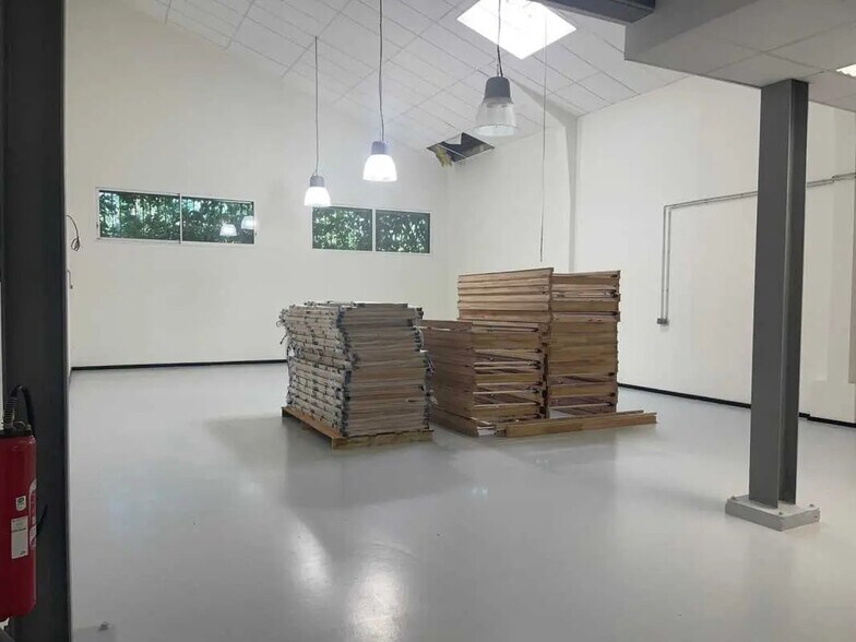 Office in Floirac for lease - Building Photo - Image 2 of 7