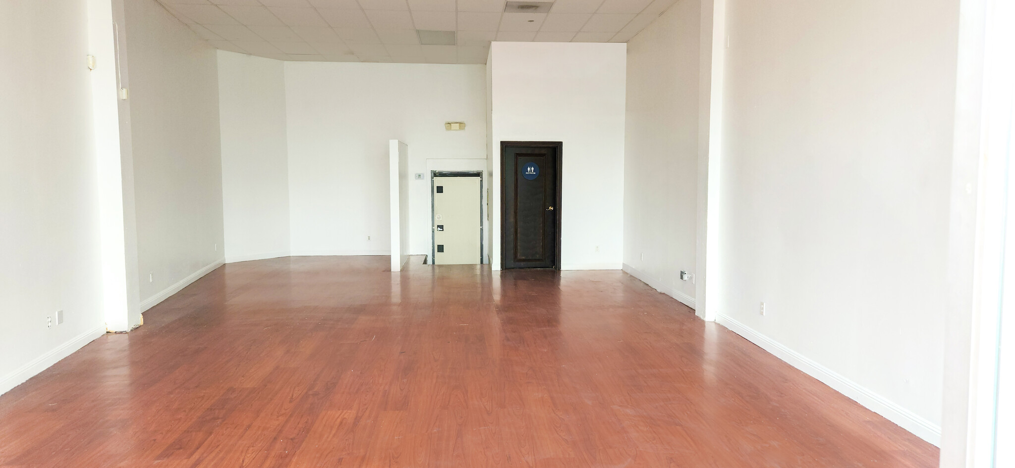 10820 Atlantic Ave, Lynwood, CA for lease Interior Photo- Image 1 of 5