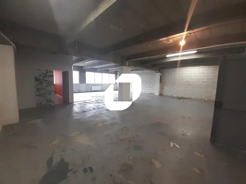 Flex in Rosny-sous-Bois for lease - Building Photo - Image 1 of 9