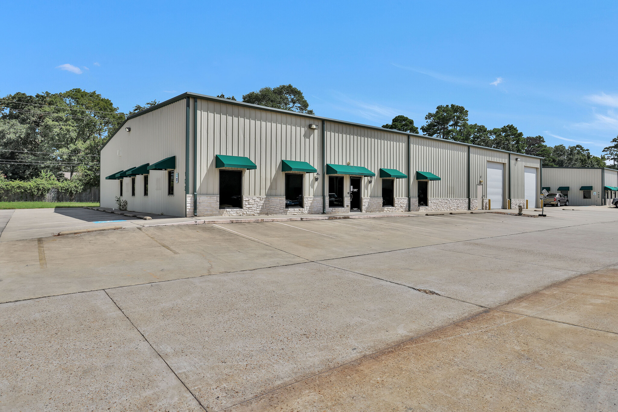 2418 N Frazier St, Conroe, TX for lease Building Photo- Image 1 of 40