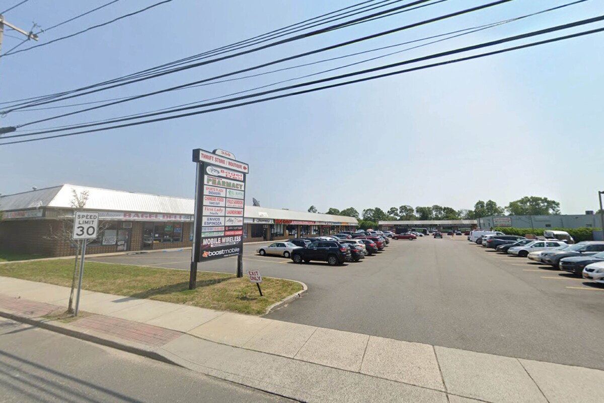 350 E Main St, Patchogue, NY for lease Building Photo- Image 1 of 4