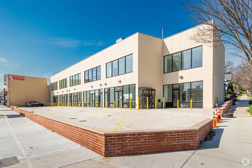 16609-16617 Northern Blvd, Flushing, NY for lease - Primary Photo - Image 1 of 4