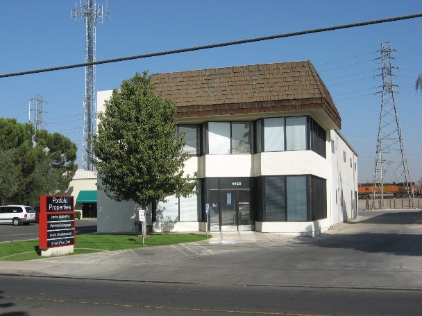 4420 Easton Dr, Bakersfield, CA for lease - Building Photo - Image 1 of 5