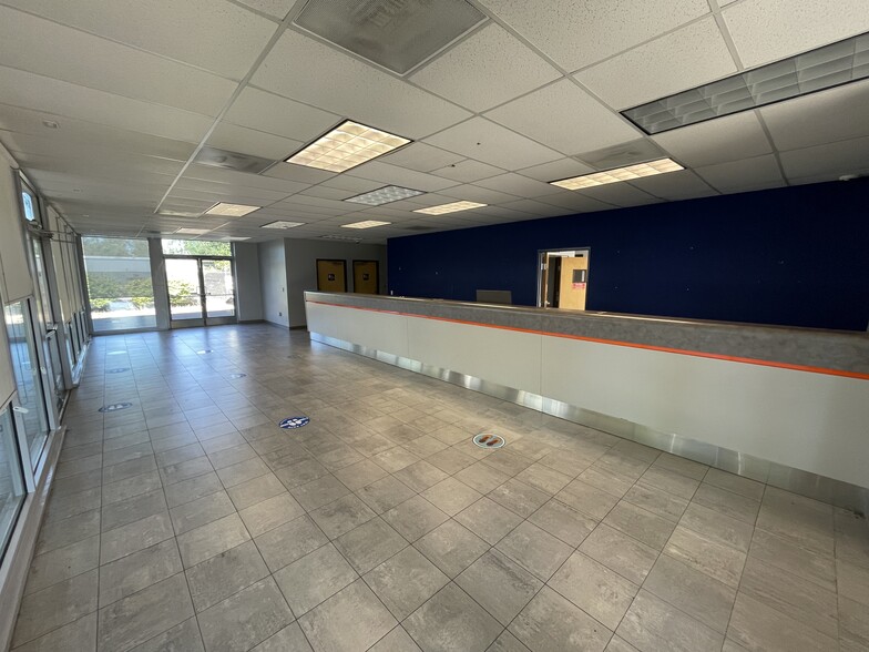 10947-11003 NE Holman St, Portland, OR for lease - Lobby - Image 2 of 16