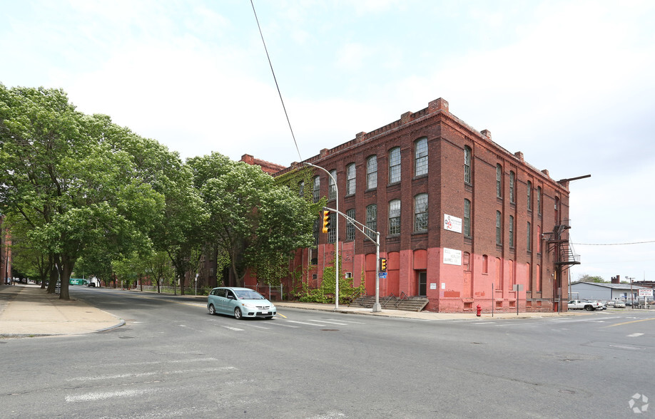 532 Main St, Holyoke, MA for sale - Primary Photo - Image 1 of 1