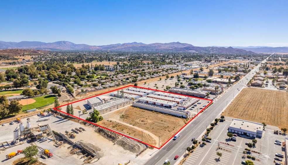 Hemet Industrial Park portfolio of 10 properties for sale on LoopNet.com - Building Photo - Image 2 of 9