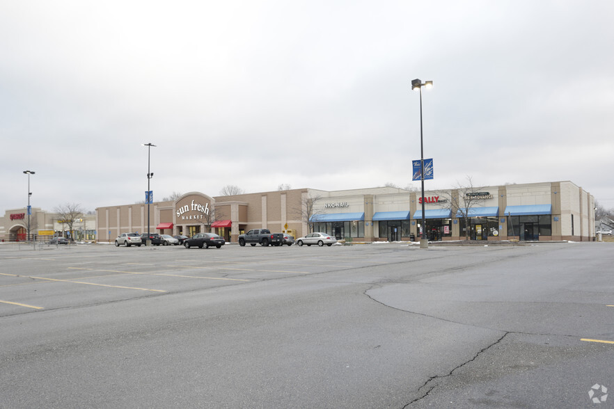 4323-4357 N Chouteau Tfwy, Kansas City, MO for lease - Building Photo - Image 1 of 24