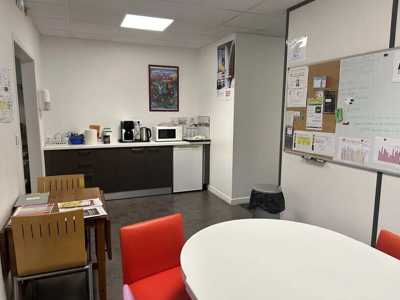 Office in Nantes for lease - Building Photo - Image 3 of 5