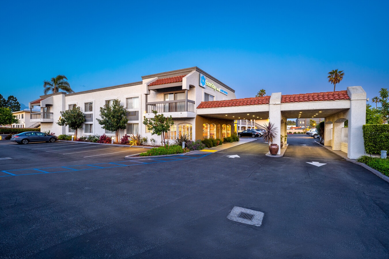 295 E Daily Dr, Camarillo, CA 93010