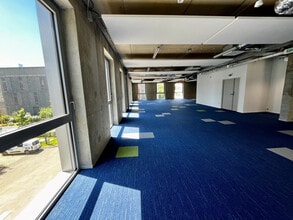 60 Avenue Rockefeller, Lyon for lease Interior Photo- Image 2 of 5